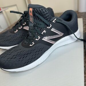 Women’s New Balance DRFT grey and pink. Size 9 WIDE.
